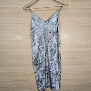 White House Black Market Size 00 Knee‎ Length Slip Snake Print Gray